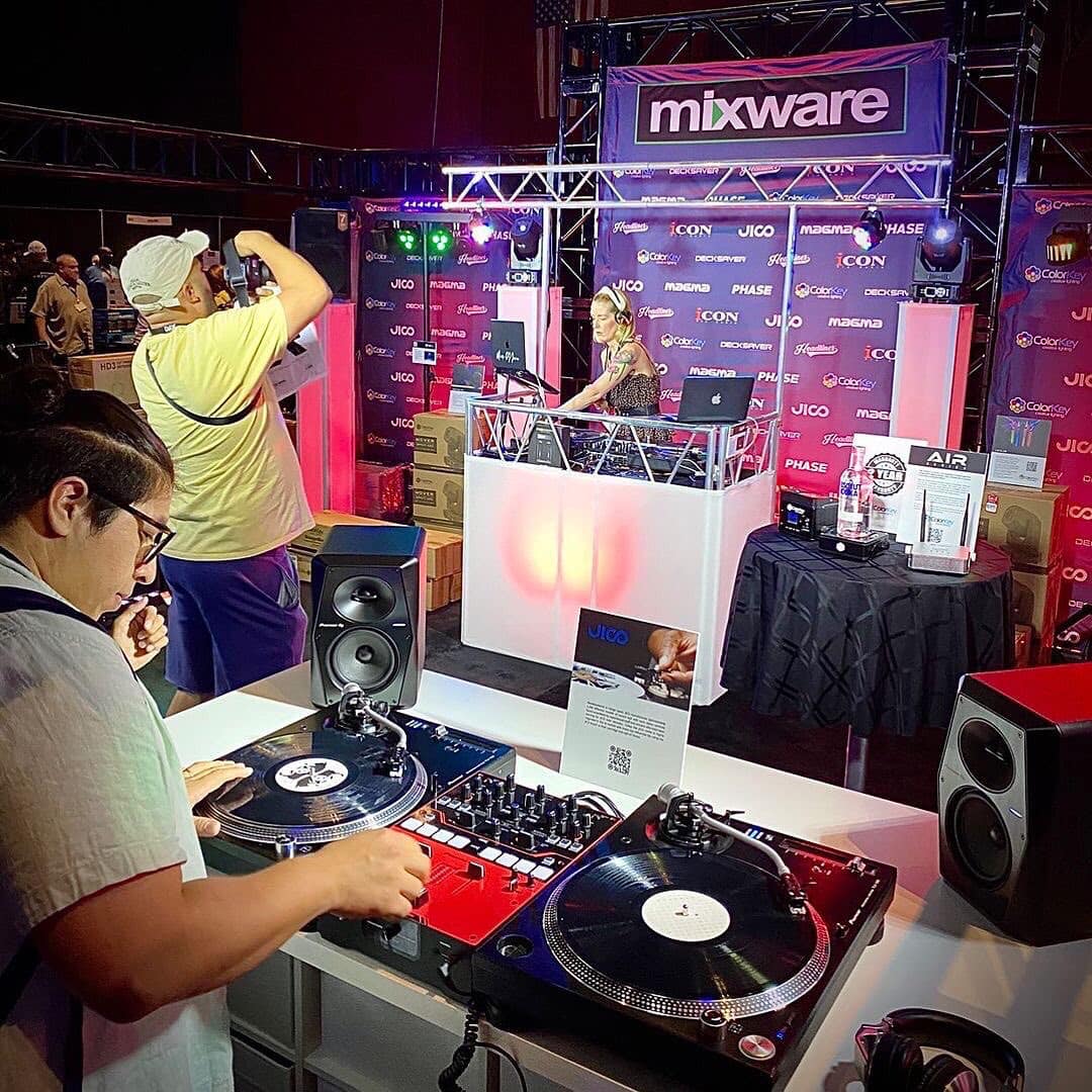 JICO_INT's tweet photo. Retweet - @mixware
Day one at the 2022 @DJExpo_ is a wrap! Check out the DJs from Day 1
https://t.co/BsG3RvFaRD
#jico #mixware #DJX2022 #djexpo #DJX #djexpo2022 #turntablism #djx22 https://t.co/mMKH0LGajP