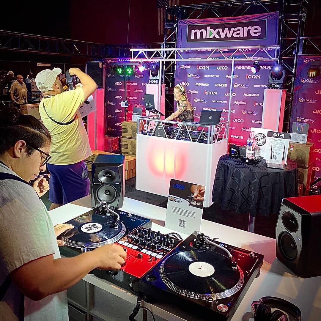 Retweet - @mixware
Day one at the 2022 @DJExpo_ is a wrap! Check out the DJs from Day 1
instagram.com/p/ChGhByiLr_H/

#jico #mixware #DJX2022 #djexpo #DJX #djexpo2022 #turntablism #djx22