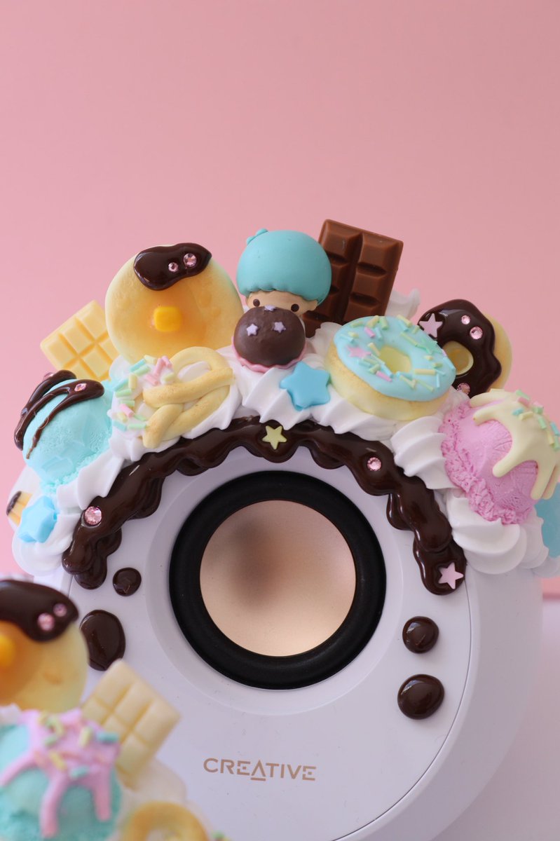 Satotortedeco's tweet photo. It’s really nice to see, what were once just indecipherable scribbles in a sketchbook come to life and turn out better than I could have planned 🥹🥹#gamingaccessories #decoden #gamergirl #gamergirls #littletwinstars #custompc #setup #pastelsetup #cakespeakers https://t.co/cTrZw0KjhS