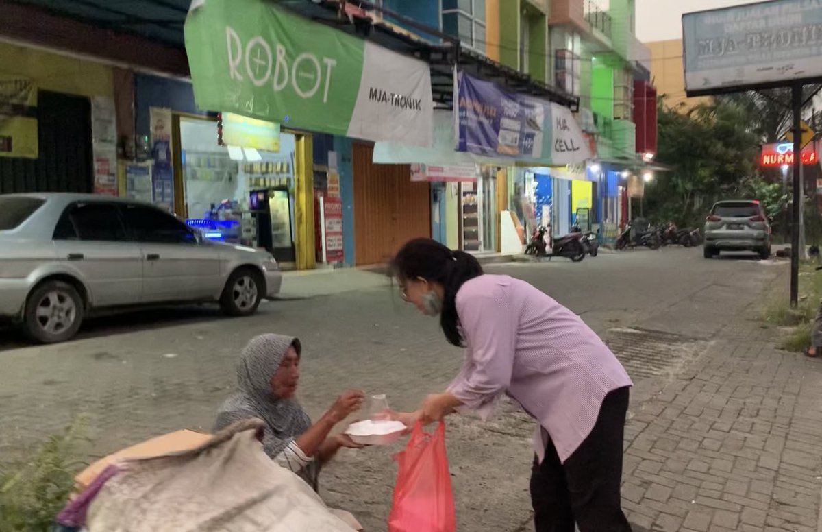 mutiarasmbln's tweet photo. penugasan “aksi kita” paling berkesan bagi aku pribadi, walaupun belum seberapa yang aku bisa bagi, tapi aku bahagia bgt bisa berbagi sama saudara yang membutuhkan #VOKASIIMPACT #MPKMB59SVIPB #IPBDIGDAYA #VOKASIJUARA  #TheGlimpeStoryofGatamalaAgrinawa https://t.co/cLspYMiTZJ