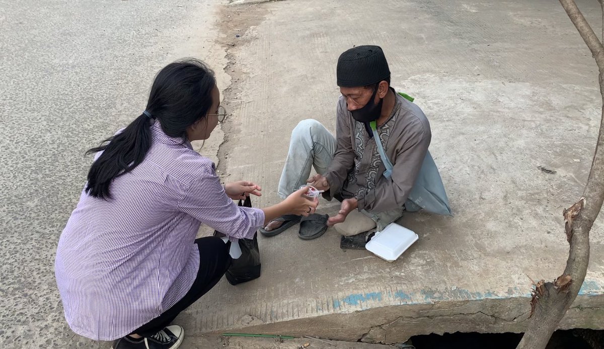 mutiarasmbln's tweet photo. penugasan “aksi kita” paling berkesan bagi aku pribadi, walaupun belum seberapa yang aku bisa bagi, tapi aku bahagia bgt bisa berbagi sama saudara yang membutuhkan #VOKASIIMPACT #MPKMB59SVIPB #IPBDIGDAYA #VOKASIJUARA  #TheGlimpeStoryofGatamalaAgrinawa https://t.co/cLspYMiTZJ
