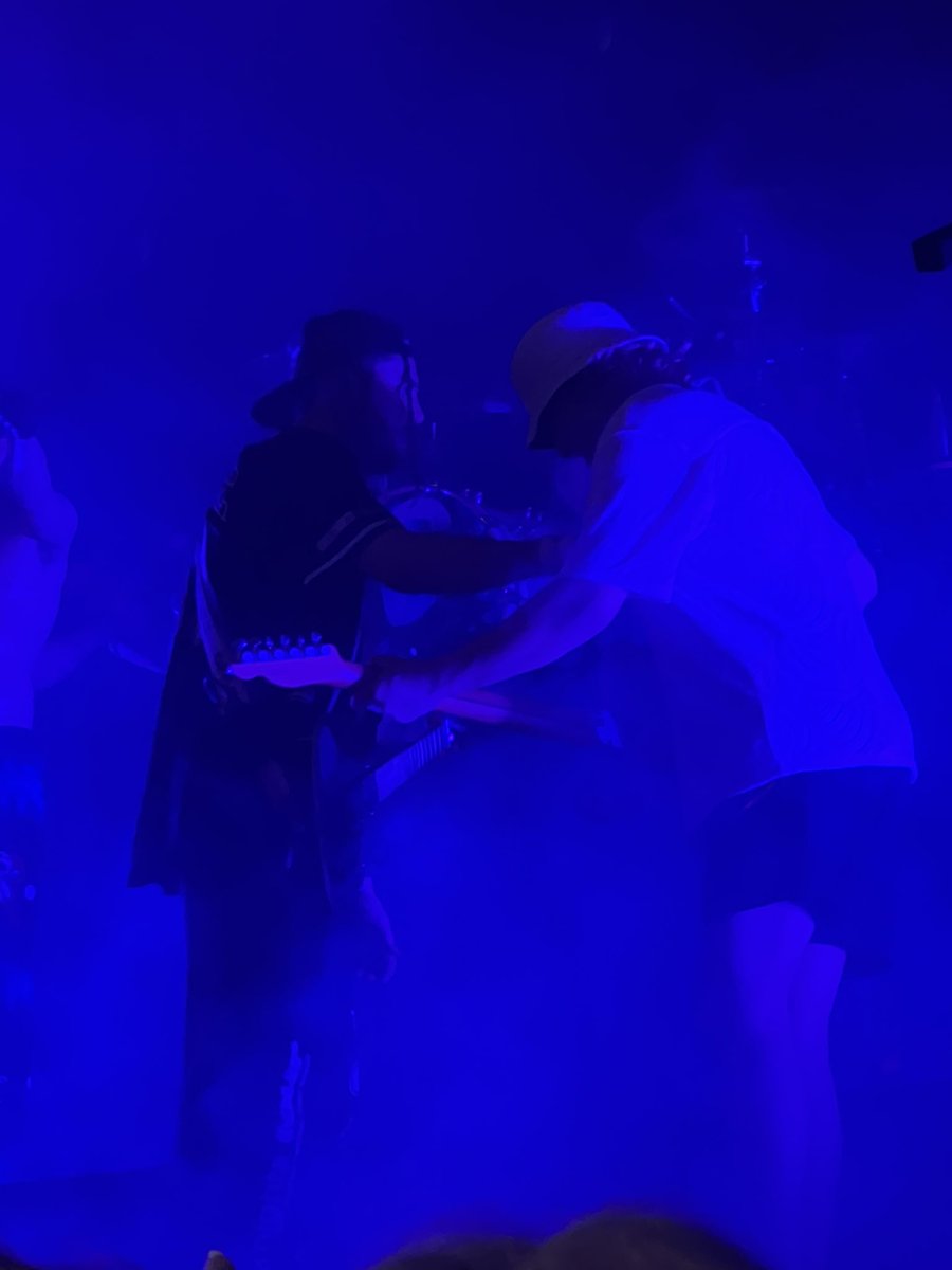 xRia035's tweet photo. Best fucking night of my life🥰 @ChaseAtlantic always putting on the best shows ❤️ https://t.co/kZs0xnCEmE