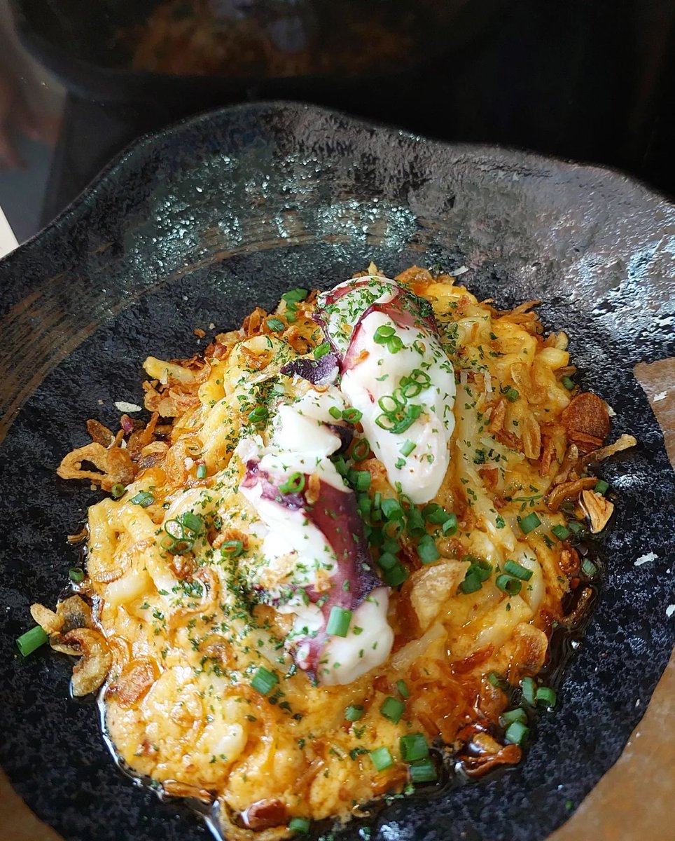 MoobinPakin's tweet photo. Blackheath bistro📍อีกหนึ่งร้านคาเฟ่เล็กๆ เปิดใหม่ในมุมลับ ร้านอยู่แถวราชพฤกษ์ นนทบุรี อาจจะเดินทางลำบากหน่อย แต่เมนูข้างในบอกเลยจัดว่าเด็ดจัดว่าดีย์!!! ทั้งเมนูอุด้งปลาหมึก เบอร์เกอร์เนื้อแองกัสทรัฟเฟิลชีสฉ่ำๆ รวมไปถึงของหวานที่จัดเต็มสุดๆ ต้องลอง!
#หมูบินพากิน @aroii @Kin24hrs https://t.co/RjuViqWDEB