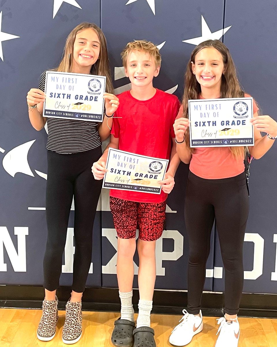 KristinaDooley's tweet photo. Middle school registration day! I’m not crying, you’re crying 😭 First stop of the day: photo op with our new Superintendent @HudsExplorerSup (who happens to be a dad of multiples so he gets it!). These three are ready and excited for 6th grade 💯#rollhud2022 https://t.co/zsni0D77wR