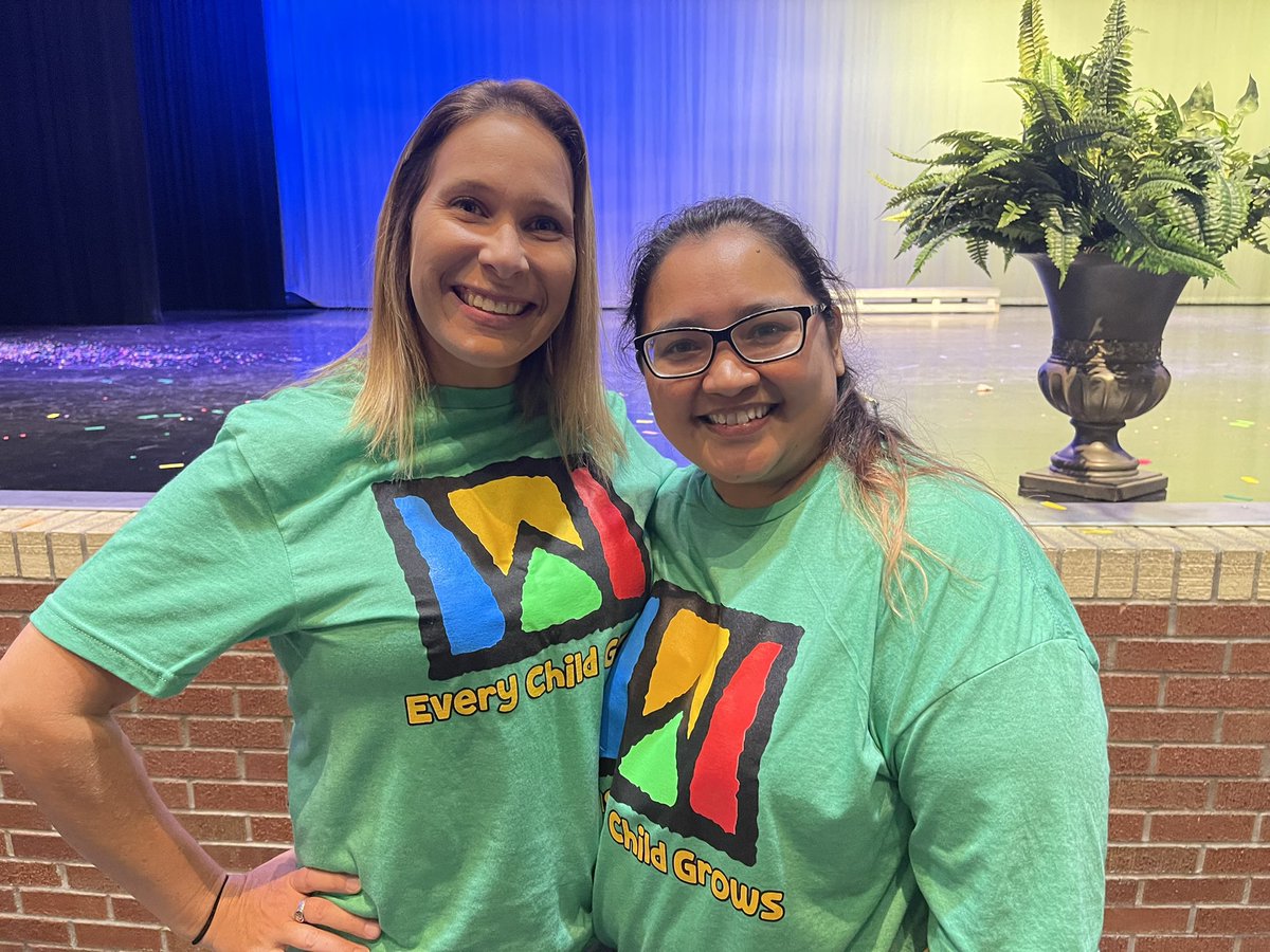 claudia2007's tweet photo. Convocation was a great start to the week as we prep for our kiddos to arrive!!! https://t.co/OUFRoXvrVH