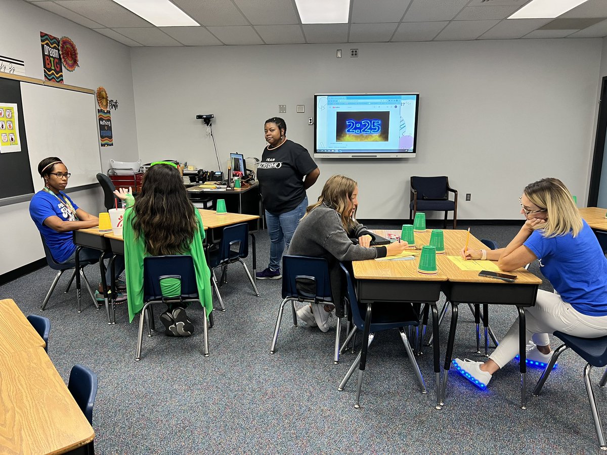 mlebronpayton's tweet photo. Teacher choice sessions led by our very own PME Dolphins 🐬 From Reading A-Z, Handwriting without Tears, Classroom Management, House System in the Classroom, and more! Thank you for presenting to your colleagues @PME_Katyisd @JTASparky @Powell_PME @MarchettaEds https://t.co/6TdK6rreep