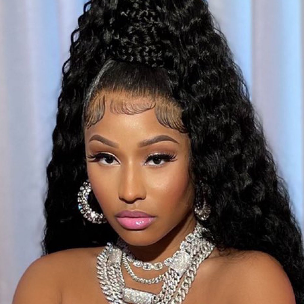 nmcaviar's tweet photo. “Verse 2” is currently trending in the US, following @NICKIMINAJ’s latest poll. https://t.co/LJLDqAhm6B