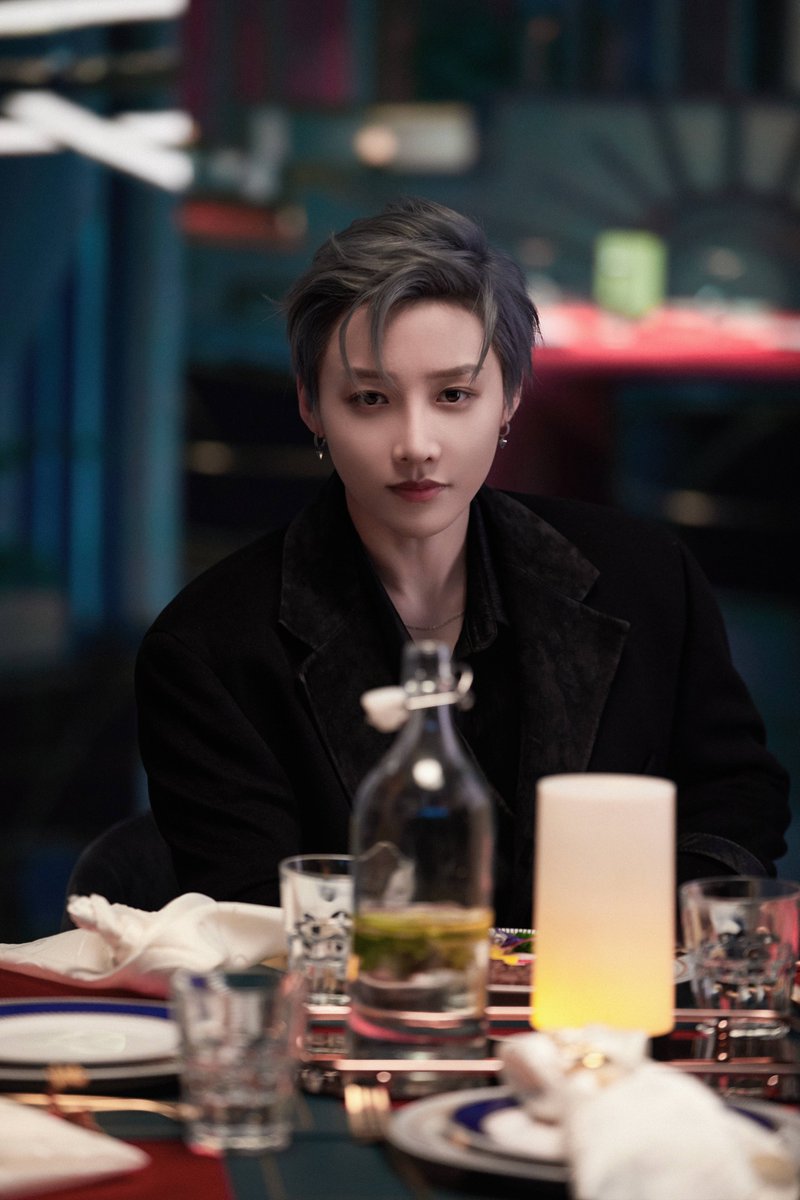 cherishyuxin's tweet photo. Her striking looks...I'm not ok. I'm on my knees.

CAPTAIN XIN IS BACK
#XINLIUxSDC5 #XINLiu #StreetDanceOfChinaS5 https://t.co/0tM5OvkHW7