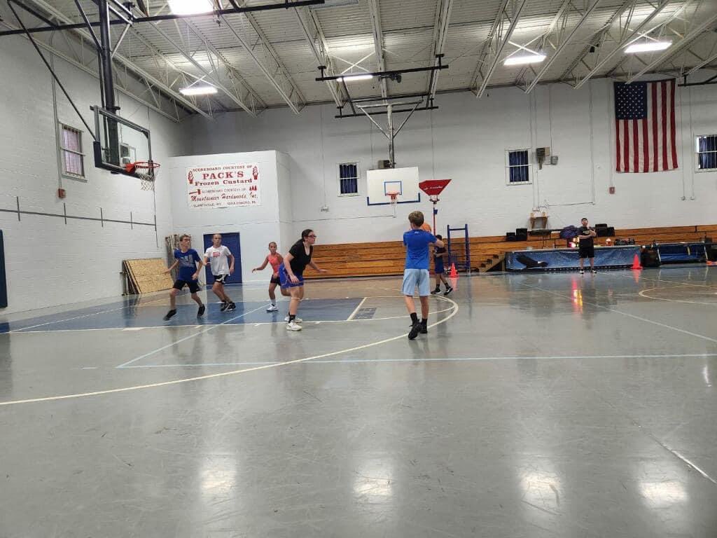 EliteWinchester's tweet photo. The Athletes are continuing to work on their game. We’ll have open gym Thursday (8/11) from 6-9 pm again. There is no cost for athletes. Open to all athletes. 
Rising 3rd-7th grade: 6-7:30 pm
Rising 8-Varsity: 7:30-9 pm
BE sure to bring plenty of water. https://t.co/8meDpxrkPv