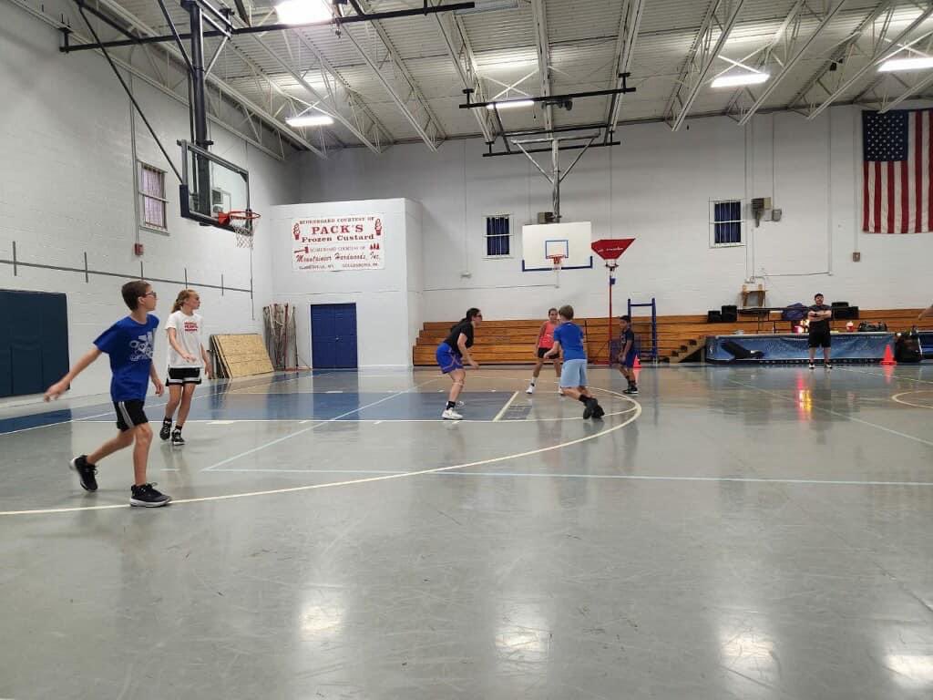 EliteWinchester's tweet photo. The Athletes are continuing to work on their game. We’ll have open gym Thursday (8/11) from 6-9 pm again. There is no cost for athletes. Open to all athletes. 
Rising 3rd-7th grade: 6-7:30 pm
Rising 8-Varsity: 7:30-9 pm
BE sure to bring plenty of water. https://t.co/8meDpxrkPv