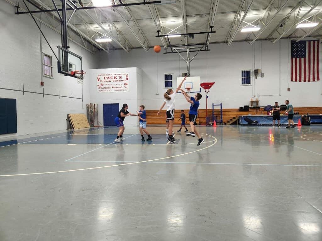 EliteWinchester's tweet photo. The Athletes are continuing to work on their game. We’ll have open gym Thursday (8/11) from 6-9 pm again. There is no cost for athletes. Open to all athletes. 
Rising 3rd-7th grade: 6-7:30 pm
Rising 8-Varsity: 7:30-9 pm
BE sure to bring plenty of water. https://t.co/8meDpxrkPv