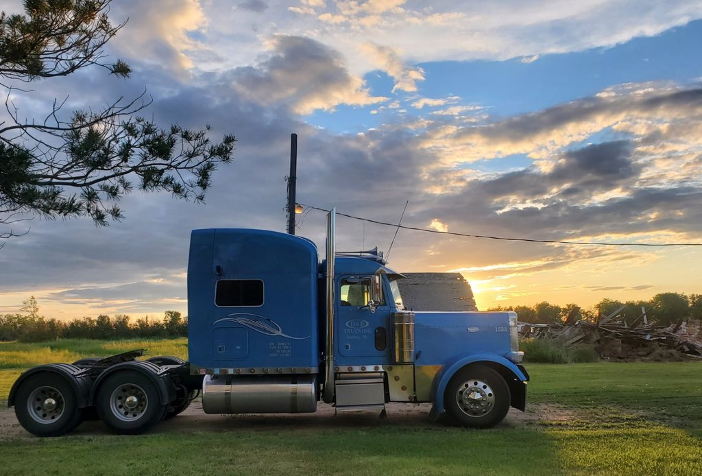 Do your thing Twitter. D&amp;B Trucking Corp is looking for 1 full time employee and 2 lease operators to pull super b trailers hauling grain &amp; fertilizer in SE Sask. Lots of local work and very steady. Call/text 306-529-2750