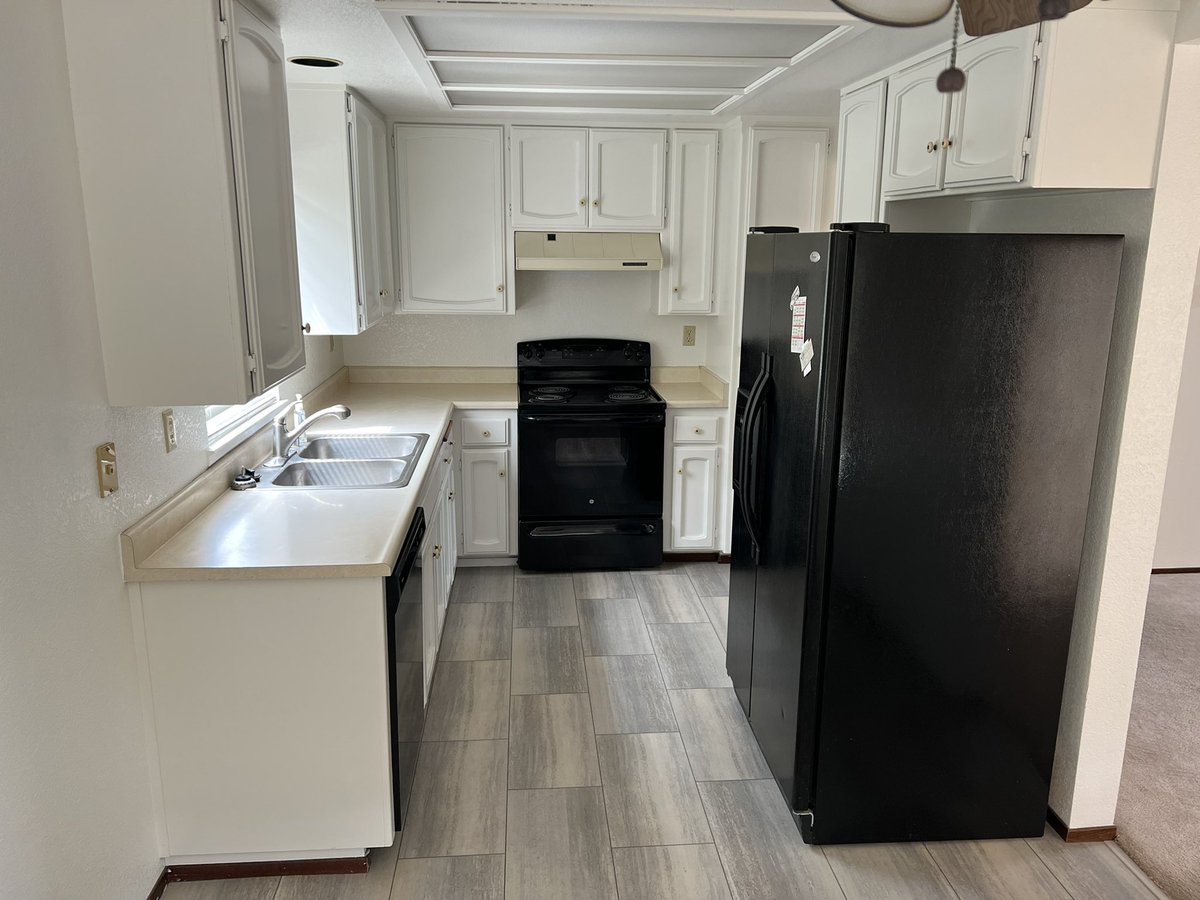 cellybo__'s tweet photo. Oh yea… I bought a house a remodeled it not too long ago #beforeandafter #homeownerbefore30 still got some small details to go but 💪🏾💪🏾 https://t.co/ImkQnibXuJ