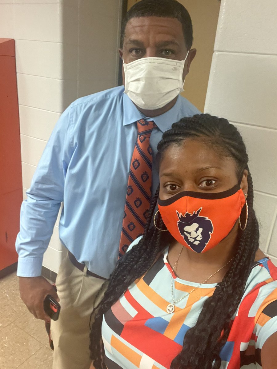 S/O to the entire MS &amp; HS staff of <a href="/DuBoisAcademy/">DuBois Academy</a> for a great 1st Day! Today I stood tall being a lighthouse for my Lions 🦁 Going to be an inspiring year💛 <a href="/JCPSKY/">JCPS</a> <a href="/RobertEGunnJr/">PrincipalGunn33</a>