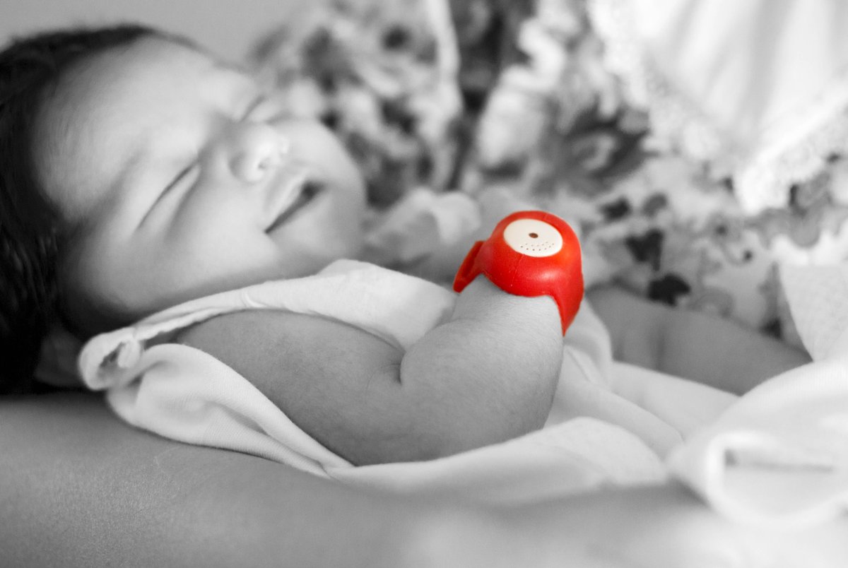 BempuHealth's tweet photo. BEMPU baby was smiling in their sleep...@BempuHealth 's watching the temperature even while you sleep!!
.
.
# healthcare #globalhealth #neonatal #newborn #newbornhealth #hypothermia #tempwatch #unicef #preemia #nicu #lowweightbirth https://t.co/D3CIFeAEoE