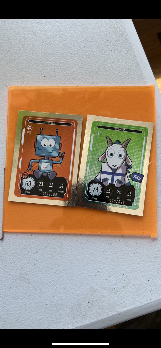 HunterMi11's tweet photo. Bang! Not a bad box eh?! Also, peep what number Rare Robot is.. 001/100!! @veefriends @jeremyknowsVF 

Open to offers https://t.co/bNoGKgUXxe