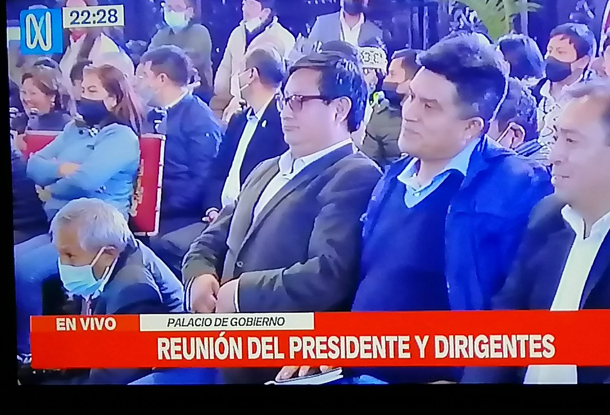 CarCruM72's tweet photo. ๐จ#ULTIMO Que se Gesta en Palacio? Castillo, Anibal Torres, Salas, Chero, Senmache.
Vocifera Anibal pidiendo que se levante "el pueblo" en LUCHA por la "Democracia" del Perรบ.
#Mentiras #Miedo #Pricion #FueraCastillo #Complices #Corruptos https://t.co/4XJYxUPBQ4