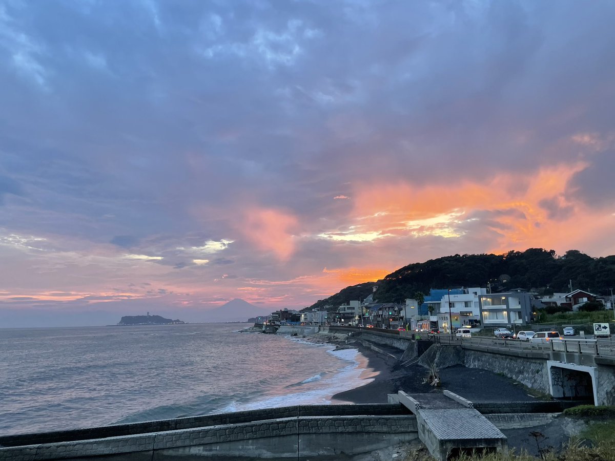 yuka_taddy's tweet photo. 7-8月にかけてオンライントレーニングのうちに！と思い鎌倉で3週間過ごしてたけど良すぎた😇
18:00過ぎにPCを閉じて海までお散歩して夕日を見る日常…トレーニングはあったけど勝手に夏休み状態だったな🏝笑 https://t.co/Iy2mcQd53b