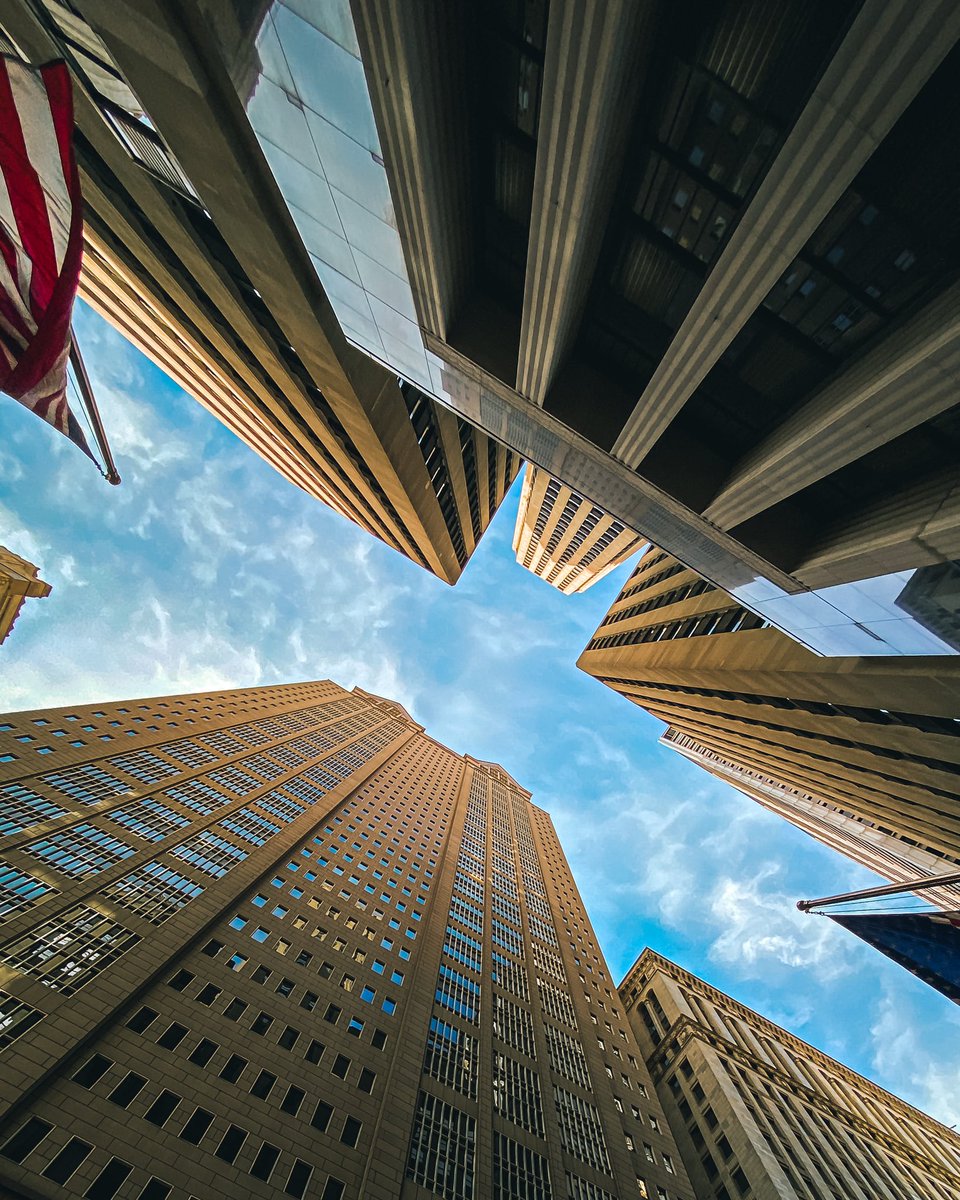 jackattack9182's tweet photo. Always look up when traveling in Chicago. Never would have imagined the buildings would form the Batman symbol. It fits as 4 of the Batman movies were filmed in Chicago - welcome to Gotham City!

#Chicago #Photographer #ChicagoPhotography #Chitown #Lightroom https://t.co/zpEpEHPQzZ