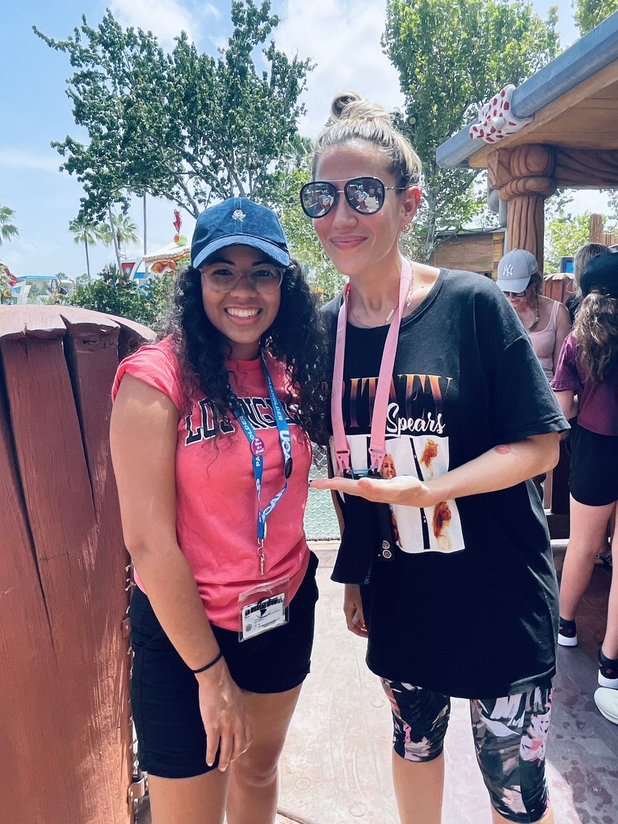 inlori10's tweet photo. Conocí a @baronjimena hoy en Universal Studios 🥹🥹🤍 hermosa y súper nice!! Dios mío, parecía stalker pero valió la pena! #LaCobra https://t.co/xkdfMF6SUu