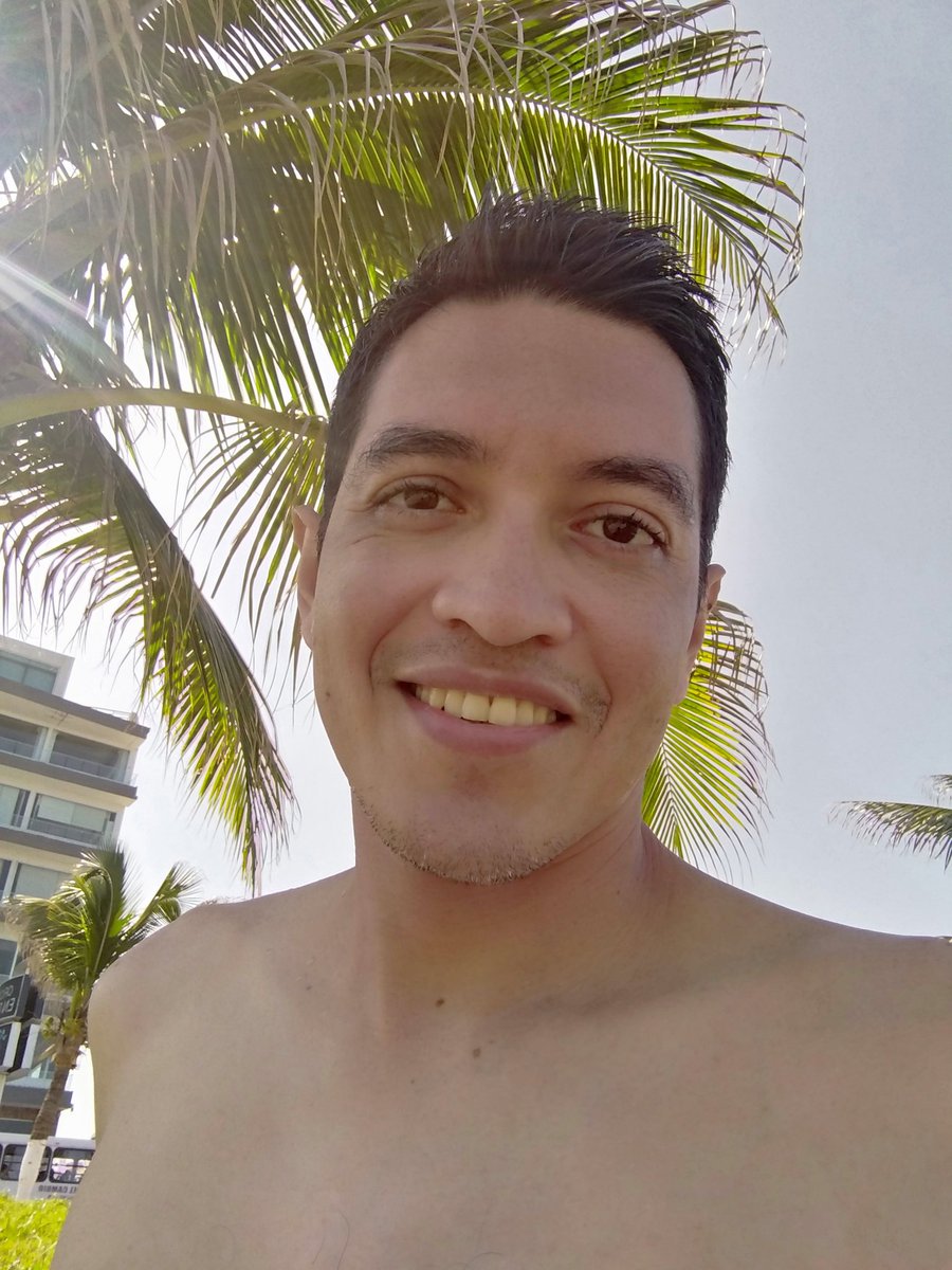 Jesric21's tweet photo. Así van los días de verano y vacaciones 🌴☺️
#EnLaPlaya
#BajoUnaPalmera
#MuyContento
#agustito
#instasu https://t.co/VZc5UILFgB