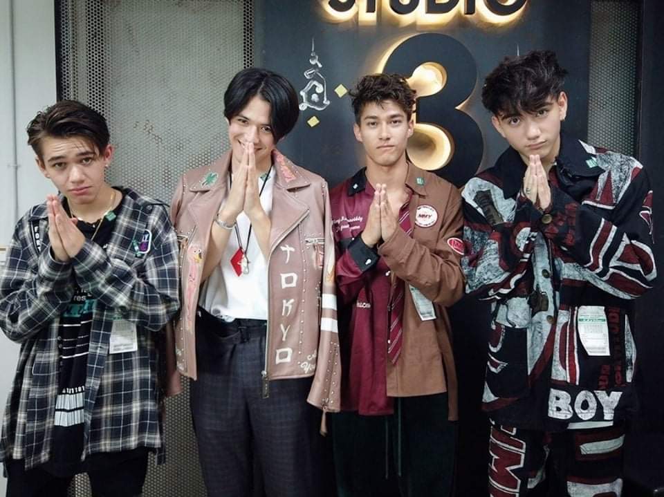 intersectionth's tweet photo. #intersectionforever @intersectiontyo 💚💙❤💛
#INTERSECTION_Thailand #INTERSECTION_TOKYO
#Mika #Kazuma #William #Caelan https://t.co/EXZdy9J7Ts