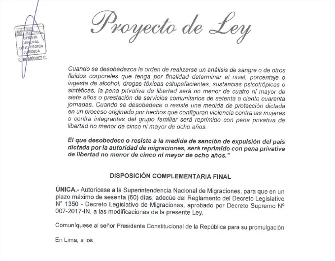 elpedrorueda's tweet photo. Tenemos el proyecto de ley que busca facilitar la expulsión de extranjeros (venezolanos) en el Perú.
Entre las razones están: no tener licencia de conducir si se es deliverer o taxista e incluso si se incumple las normas sanitarias. 

Puedes leerlo aquí:⬇️
https://t.co/ufVYf6XH4S https://t.co/ttwWE4eRRF