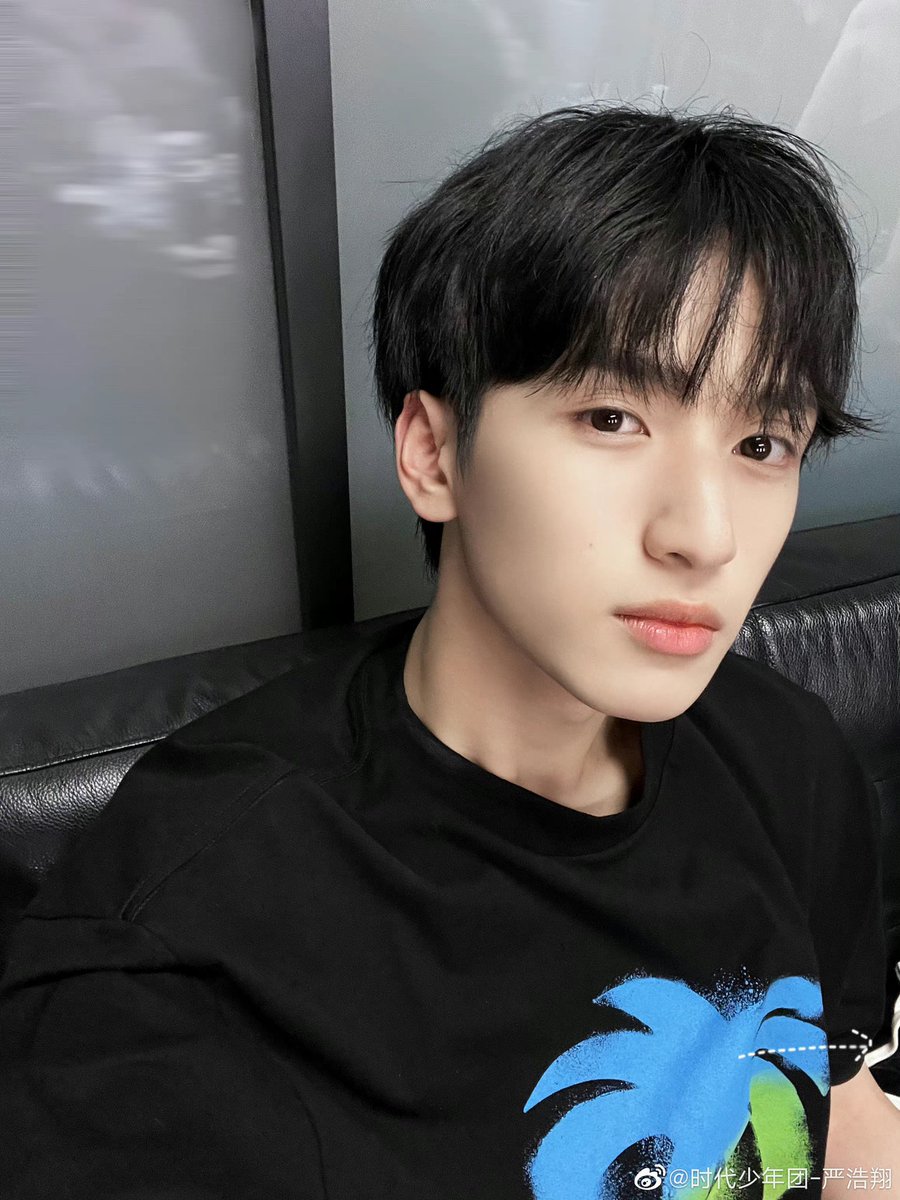 TNT_LATAM's tweet photo. Yan Haoxiang actualizó en Weibo

"Sé feliz en verano"

(04/08/22)
#YanHaoxiang #Haoxiang #TeensInTimes https://t.co/5457g6oZLE
