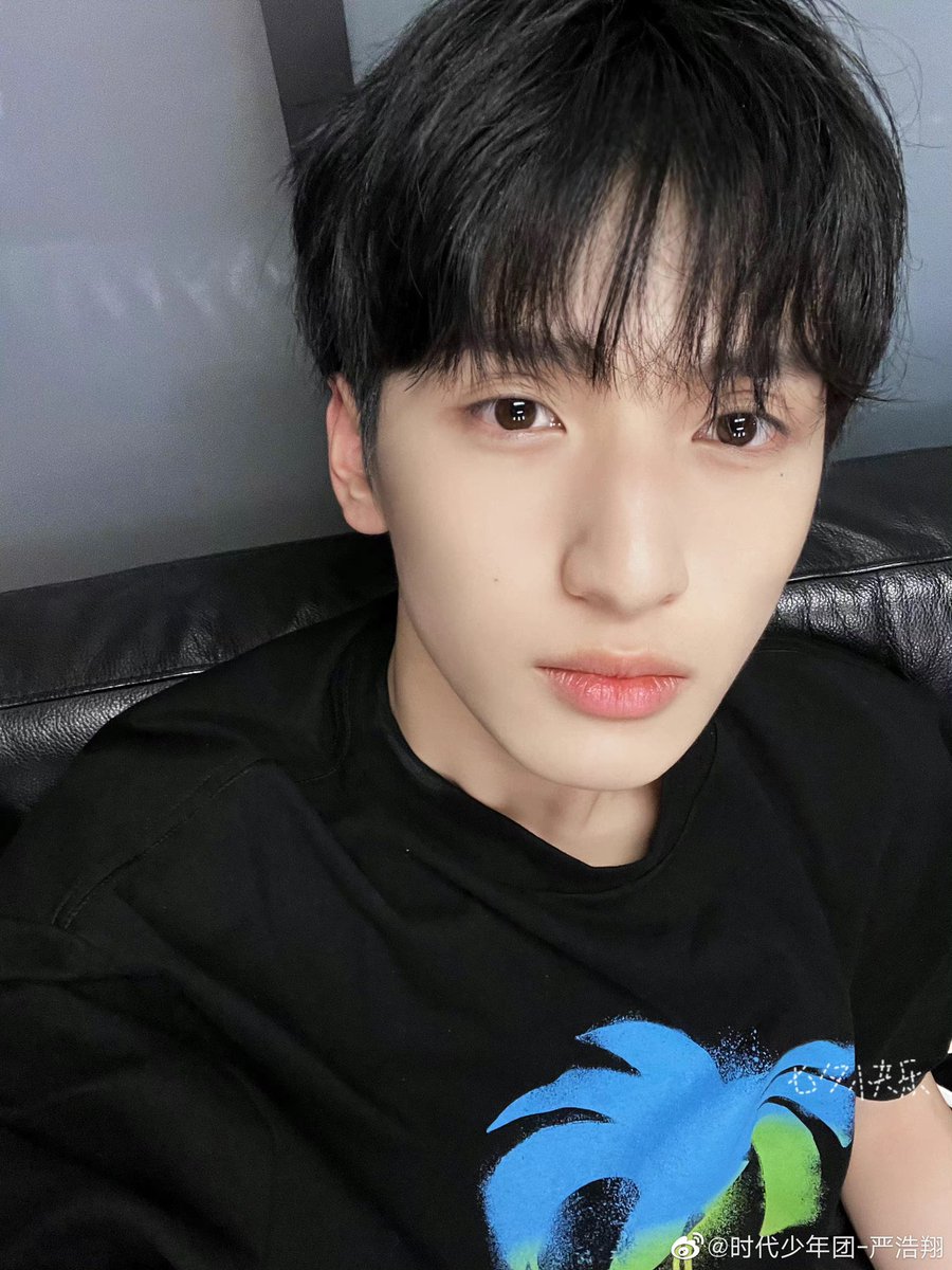 TNT_LATAM's tweet photo. Yan Haoxiang actualizó en Weibo

"Sé feliz en verano"

(04/08/22)
#YanHaoxiang #Haoxiang #TeensInTimes https://t.co/5457g6oZLE