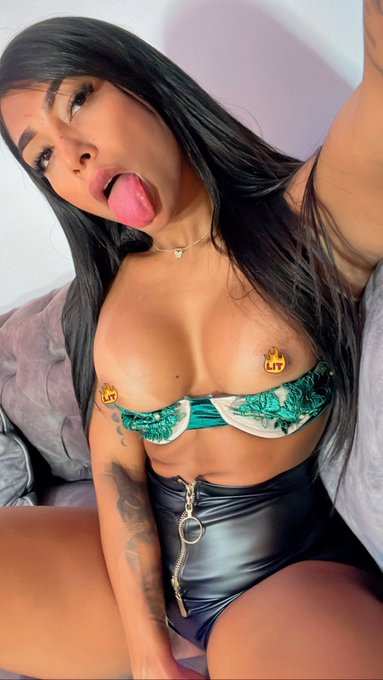 How long you lasting with me? 👀 https://t.co/jkws5JJYwn 🥵 https://t.co/zthXoBYc5c