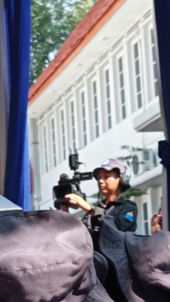 fluppycz's tweet photo. [ a day mpkmb day 2 chapter 2] HARI KEDUA MAKIN MAKIN KACAUUUWWW ANTHEM, JINGLE POKOKNYA ASIIIK SEMUA DEHH
#vokasiimpact #MPKMB59SVIPB

**btw ini ga sengaja moto kakanya soalnya kaya lucu gt gaksie?? https://t.co/MFoFoZRZzR