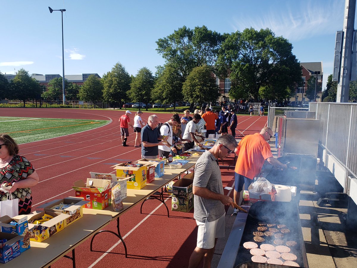 MacalesterScots's tweet photo. Theyβre here! Our @macalesterfb student-athletes arrived on campus today and are ready to get to work. Go Scots! #GoScots #heymac #ReturnOfMac https://t.co/uXRglsArMp