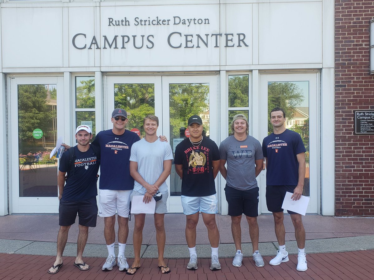 MacalesterScots's tweet photo. Theyβre here! Our @macalesterfb student-athletes arrived on campus today and are ready to get to work. Go Scots! #GoScots #heymac #ReturnOfMac https://t.co/uXRglsArMp