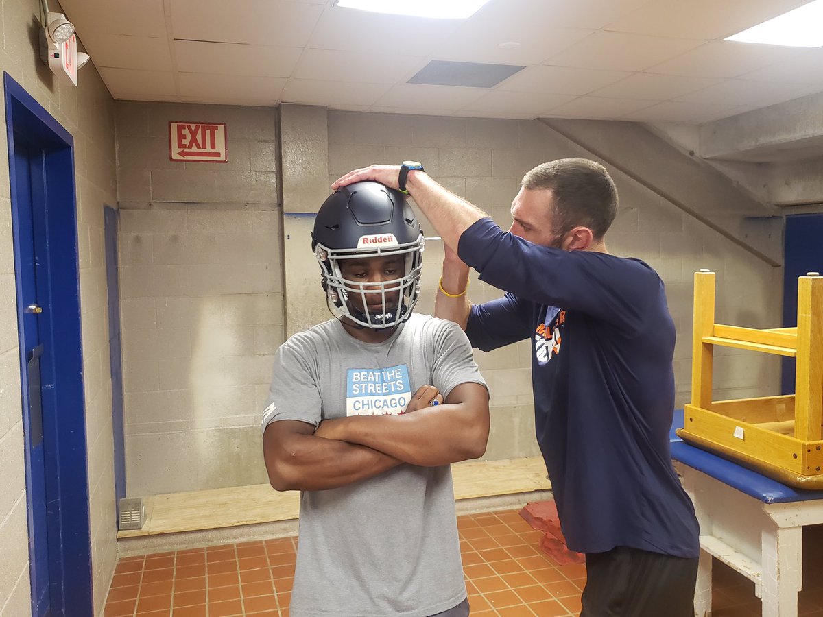 MacalesterScots's tweet photo. Theyβre here! Our @macalesterfb student-athletes arrived on campus today and are ready to get to work. Go Scots! #GoScots #heymac #ReturnOfMac https://t.co/uXRglsArMp