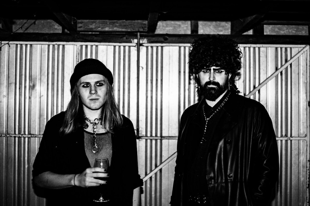 Hi everybody. You'll love this free show, with a lineup we've curated,  this Sunday afternoon at the wonderful King Lear's Throne. Join us, Sacred Hearts and HOSTILE ARCHITECT from 1pm. It's our final show before a little break over September, so let's make this one count friends