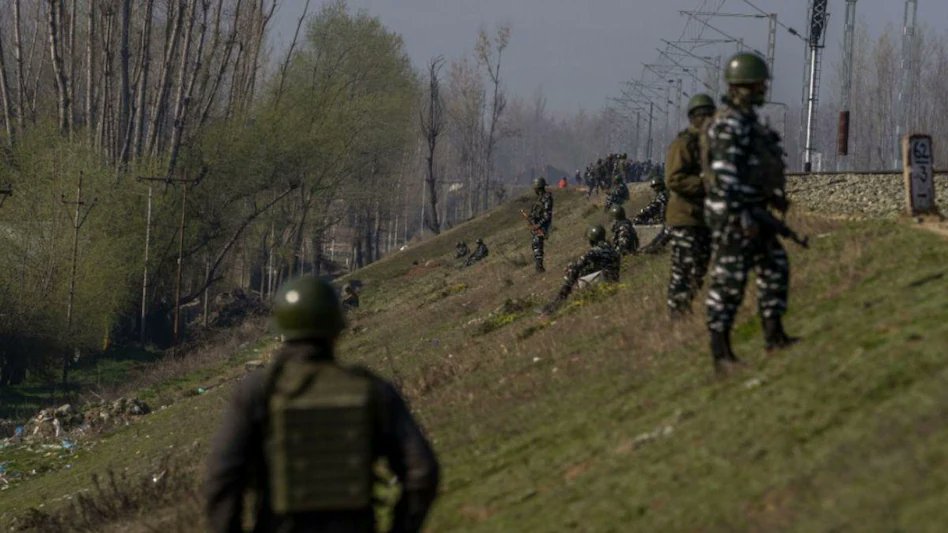 yadav4priya's tweet photo. Before #IndependenceDay , a conspiracy like the Uri attack in #Pargal, #JammuAndKashmir failed. Here some terrorists tried to enter the army camp. After this the security forces retaliated. Two terrorists were killed in this. #heartattack https://t.co/n54BUemPhK
