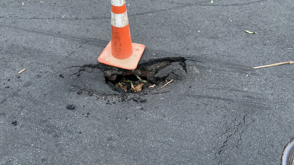 GuzmanLeads's tweet photo. Is there anyone taking this serious? Keeps getting worse @CityofNewarkNJ @doitallfornwk https://t.co/scDEcKbqfG