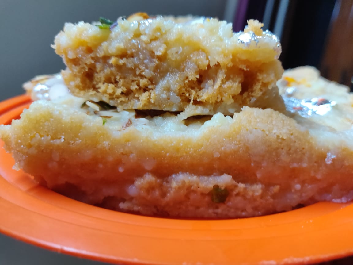 Apurwasingh7's tweet photo. @haldiramfoods #Haldiram @fssaiindia @MyHaldirams 
Ghewar- Rakhi Sweet 
Don spoil festival by supplying Sweet with compromised quality
We love u but don do this. 
Have Kept for your quality control team 2 taste n take action
Poor quality of Ghewar at Sec 14 #Gurugram #Delhi 
🙏🙏 https://t.co/WQULfeKXZc