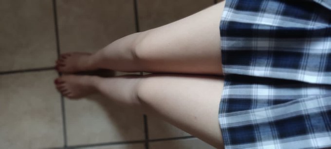 Un poquito de piernas 😉😘🤭💫 https://t.co/UEJZLeemQH<a href="/tag/nsfwtw"class="tags"><span>#nsfwtw</span></a>