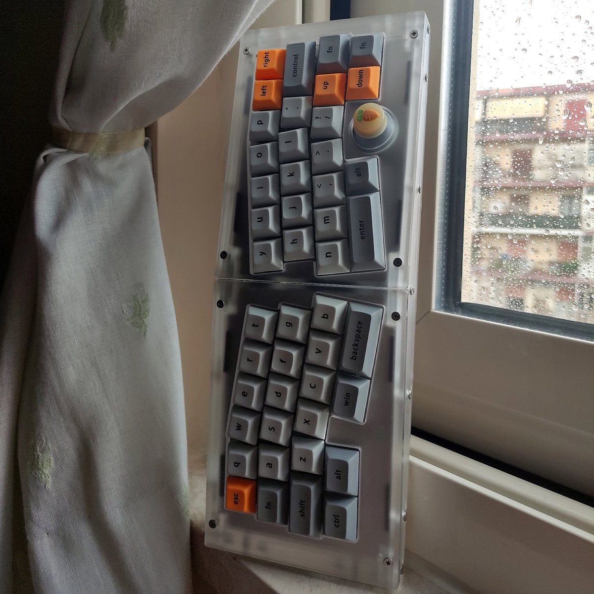 🔸Rainy day

#mechanicalkeyboard #keyboard #mechkeyboard #gamingkeyboard #keyboardwireless #keyboards #keeb #keebs #mechanical #rgbkeyboard #splitkeyboard #alicekeyboard #ergonomickeyboard