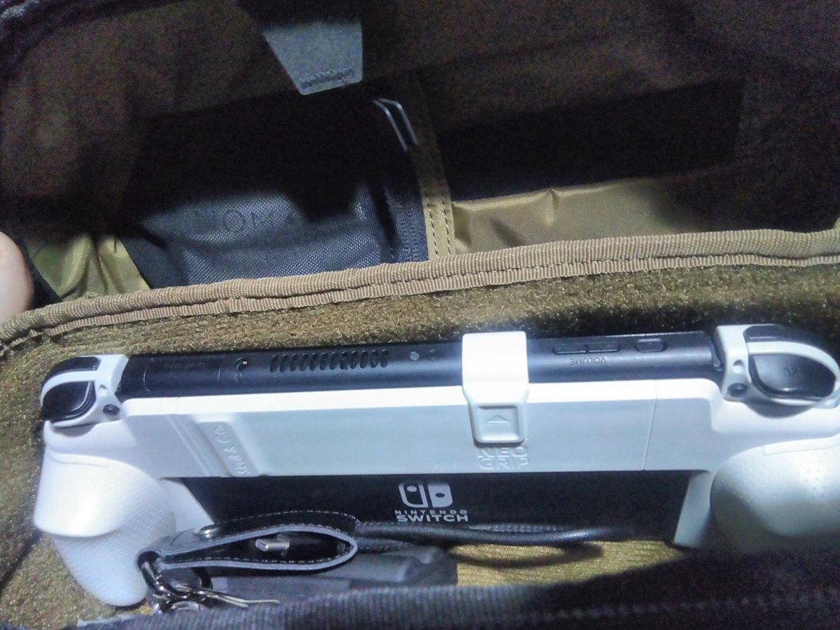 Monone417's tweet photo. 予定よりほぼ1年遅れて、漸く届いたよ〜😭
デイリー用として支援したのに、頼んでないキューブバック🗃まで同梱してる😅
とにかくこのスリングバッグ、待ってました🤗
#Neogrip 付きSwitch🎮を難なく収納、何て大容量🤭
今日はこれもってお出かけと行きますか🚶
#クラファンギア
#Nomatic https://t.co/xtB9lKx1GP