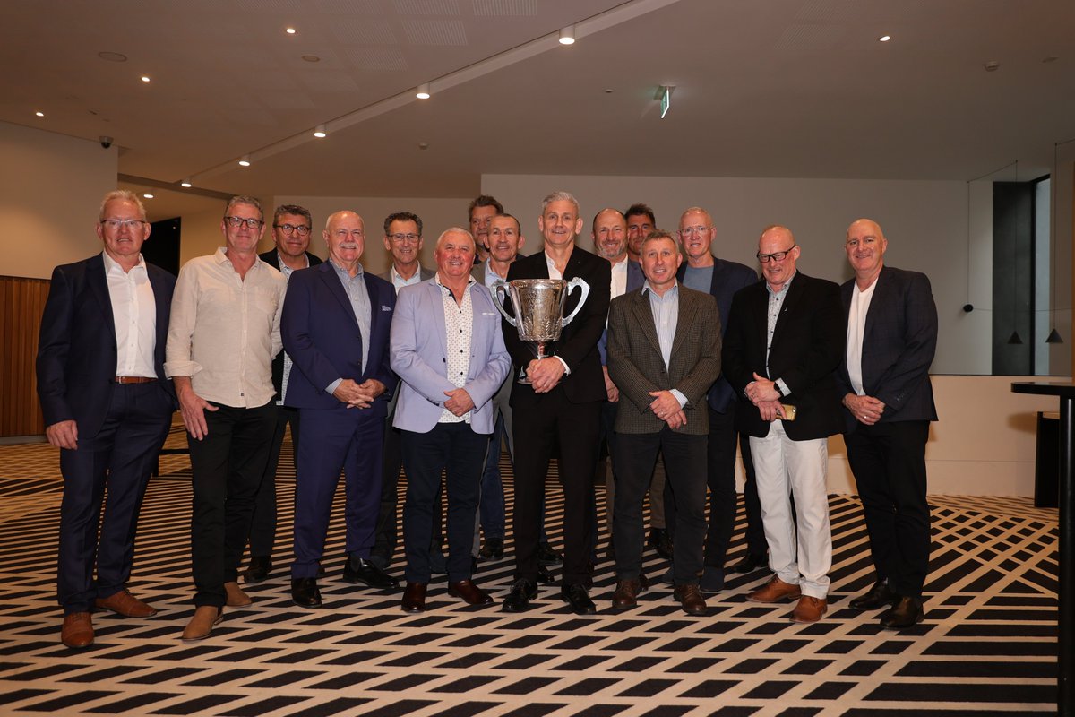 CollingwoodFC's tweet photo. Great to have the 1990 Premiership team back in the building for their 30 year reunion 🏆 https://t.co/ZnhXUogvkQ