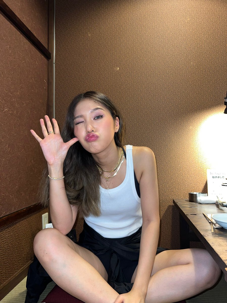 WM_OHMYGIRL's tweet photo. #미미야놀자 #다들모해 #점심은먹었어 #뭐먹었어 https://t.co/JsJY4OXaB7