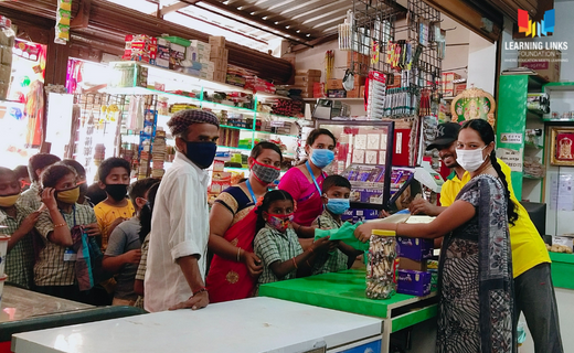 LLF_IN's tweet photo. The Back to Yellow Bags initiative was launched in the Thally block of Krishnagiri, Tamil Nadu. Introduced by the Road to School Program team, it aims to bring back stitched bags to reduce the use of plastic bags.

#LLFturns20 #terrifictwenties #unlocklifelonglearning https://t.co/zc9Nc9zLII