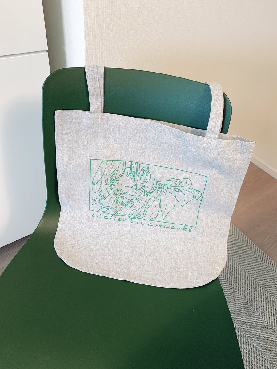 「ペーパー以外の新作、実物も綺麗にできあがりました!バックのテクスチャー感も夏っぽ」|Tivのイラスト