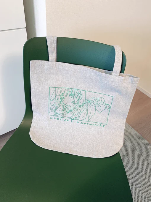 ペーパー以外の新作、実物も綺麗にできあがりました!バックのテクスチャー感も夏っぽっくて良い感じ 