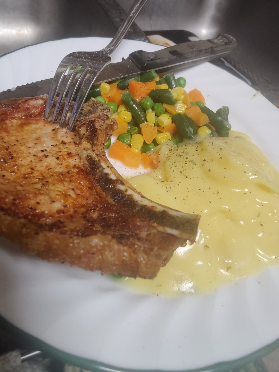 porkchophawaii's tweet photo. Dinner is served. #YesICanCook https://t.co/WR6nug9WqD
