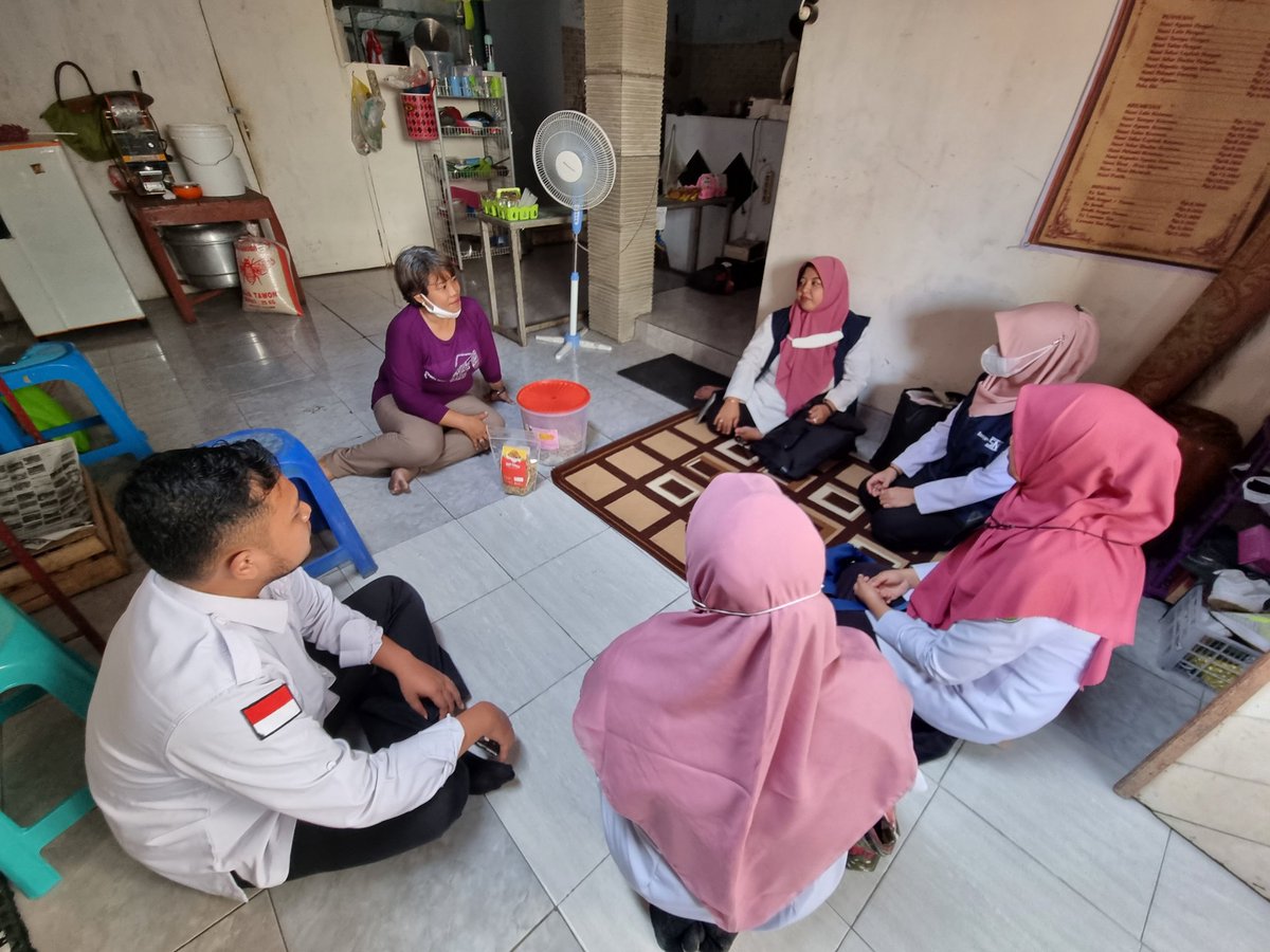 Risdyamasta23's tweet photo. Rabu (10/8) Rianda R. PPB Kota Madiun, Melakukan pendampingan pengujian Formalin olahan ikan di UMKM Pengolah Hasil Perikanan Kota Madiun bersama UPT PMP2KP Surabaya  #GiatLuhkanSatminkalBWI  #luhlapor #KotaMadiun @bppp_banyuwangi @puslatluhkp @DKPPkotamadiun https://t.co/WDbBGnxRAj