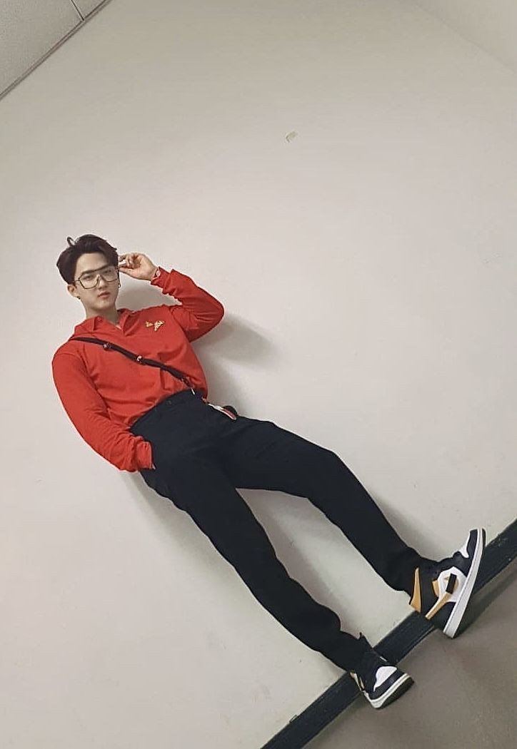 naka-red ako hindi dahil birthday ko, gusto ko lang mag-red!! totoo! pi birthday, self! 😎😎