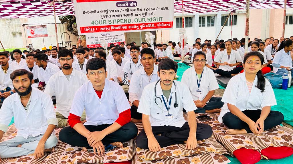 gdsolanki6's tweet photo. Heroes on hunger strike....
#Increase_Guj_Vet_Stipend
#Increase_Guj_Vet_Stipend
#Guj_veterinary_students_on_strike  #IncreaseInternshipAllowance 
#Guj_vet_union  
 @CMOGuj   @CRPaatil @RaghavjiPatel @PRupala @KanuDesai180  @ABVPGujarat https://t.co/7tBSEo0rFg
